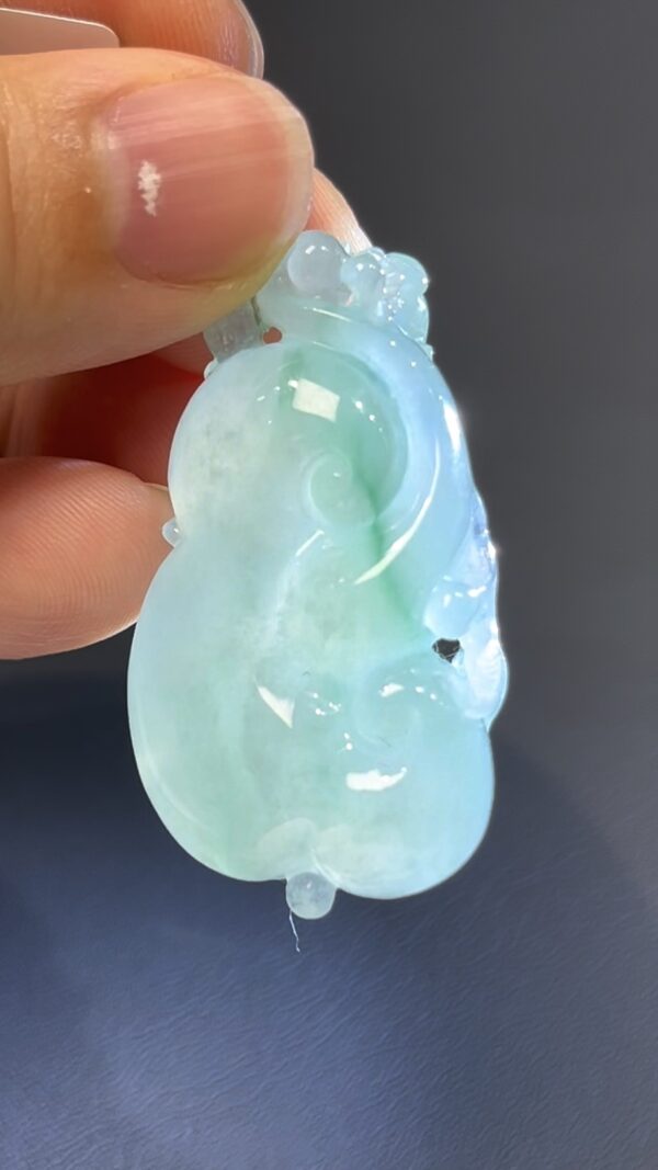 翡翠如意推薦 淺綠翡翠如意 · 手工雕刻立體青蛙 · 種水佳 · 招財轉運首選 編號#546 - Image 9