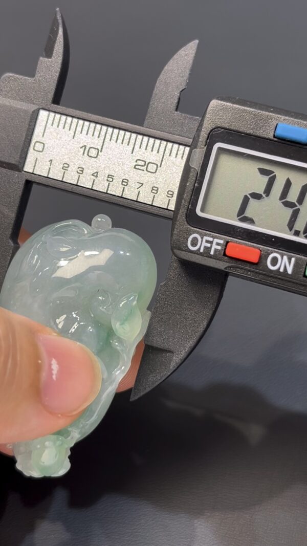 翡翠如意推薦 淺綠翡翠如意 · 手工雕刻立體青蛙 · 種水佳 · 招財轉運首選 編號#546 - Image 6