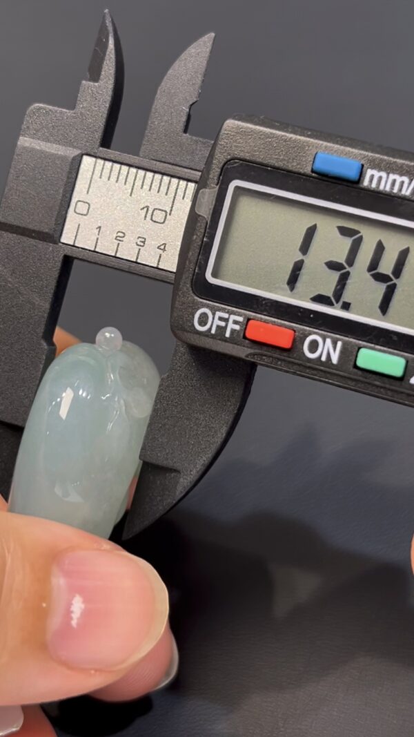 翡翠如意推薦 淺綠翡翠如意 · 手工雕刻立體青蛙 · 種水佳 · 招財轉運首選 編號#546 - Image 7