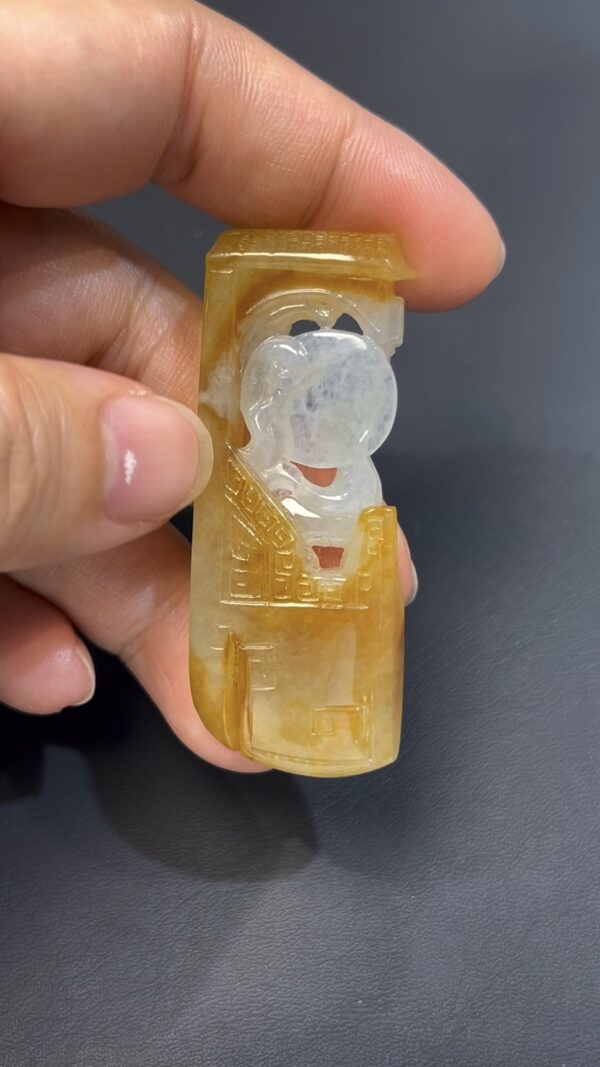 黃翡翡翠九尾狐 · 俏色巧雕 · 望月題材 · 編號#560 - Image 4