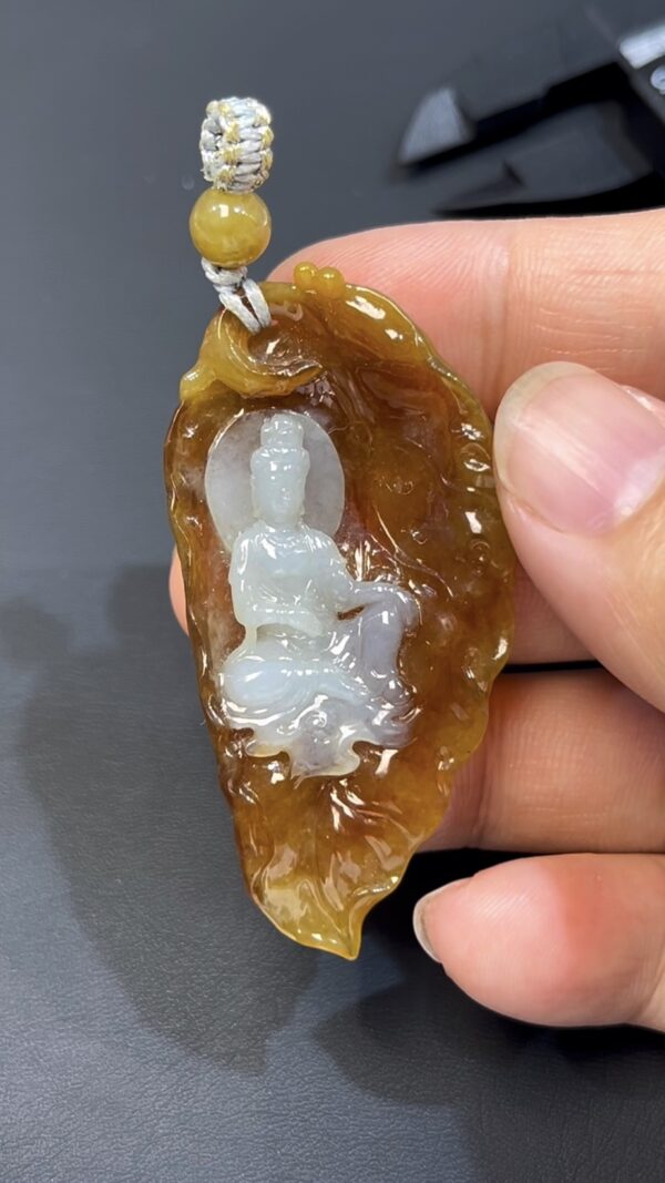 黃翡翡翠 · 俏色觀音吊墜 · 白玉巧雕 · 編號#564 · 慈悲守護 × 靈性美學 × 隨身佩戴 - Image 9