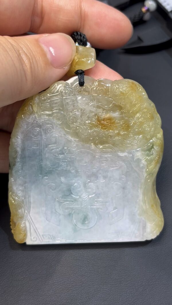 黃翡翡翠 · 仿古龍獸吊墜 · 編號#567 · 龍騰古韻 × 能量守護 × 收藏精品 - Image 3