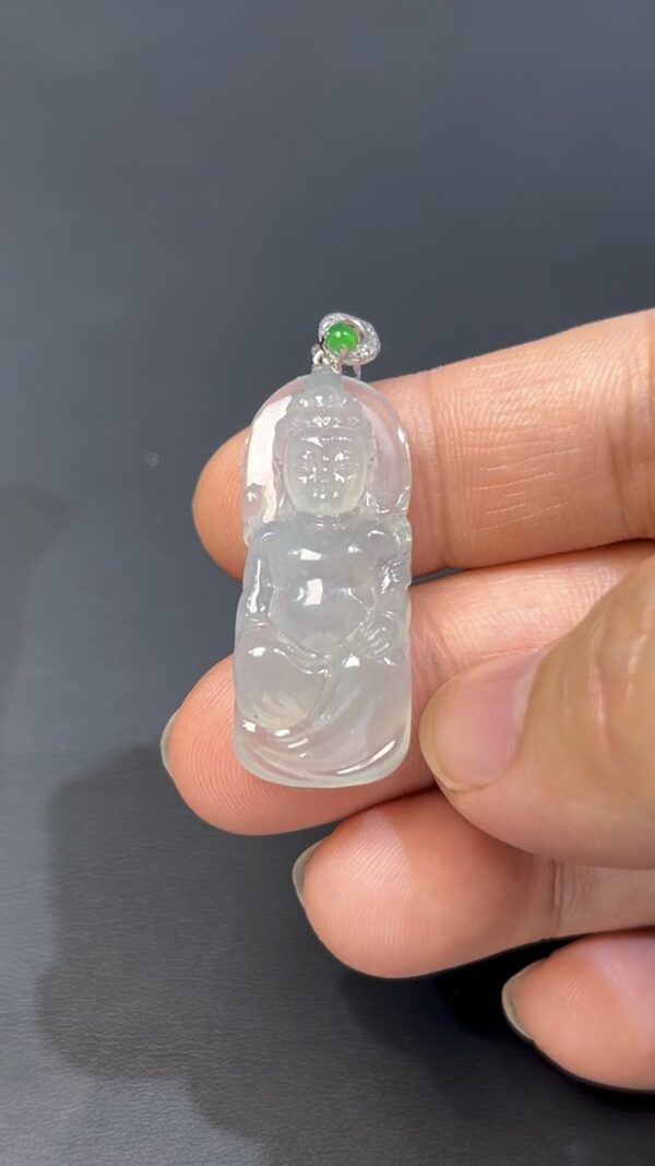 翡翠觀音吊墜 · 編號#570 · 寶寶觀音設計 × 18K白金扣 · 守護平安 × 溫潤慈悲 × 精品玉佩