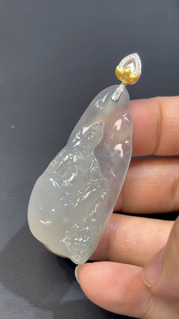 冰透翡翠自在觀音吊墜 · 編號#572 隨形雕刻 × 18K黃白金扣 · 靈性守護 × 自在心境 × 精品玉佩 - Image 6