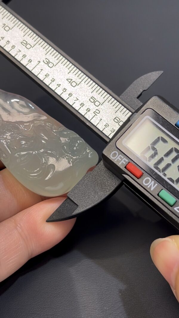 冰透翡翠自在觀音吊墜 · 編號#572 隨形雕刻 × 18K黃白金扣 · 靈性守護 × 自在心境 × 精品玉佩 - Image 7