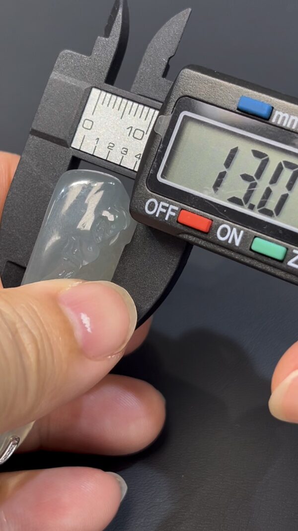 冰透翡翠自在觀音吊墜 · 編號#572 隨形雕刻 × 18K黃白金扣 · 靈性守護 × 自在心境 × 精品玉佩 - Image 9