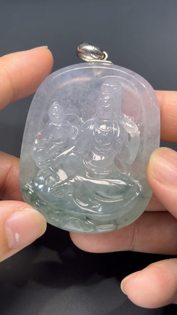 天然翡翠觀音牌｜童子拜觀音 × 18K厚金扣｜編號#580｜人手雕刻 × 吉祥守護 - Image 6