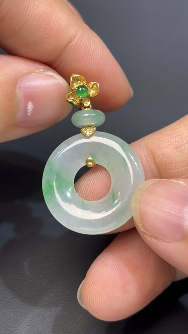 飄綠花翡翠平安環｜好種水潤 × 18K黃金鑲嵌 × 圓滿守護｜編號 #600 - Image 2