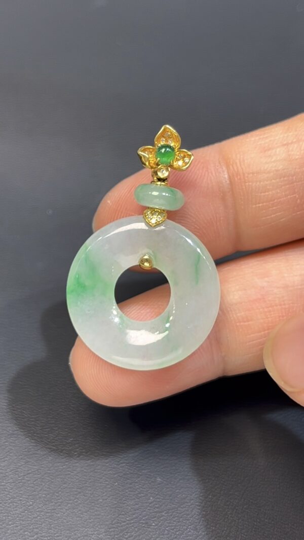 飄綠花翡翠平安環｜好種水潤 × 18K黃金鑲嵌 × 圓滿守護｜編號 #600 - Image 8