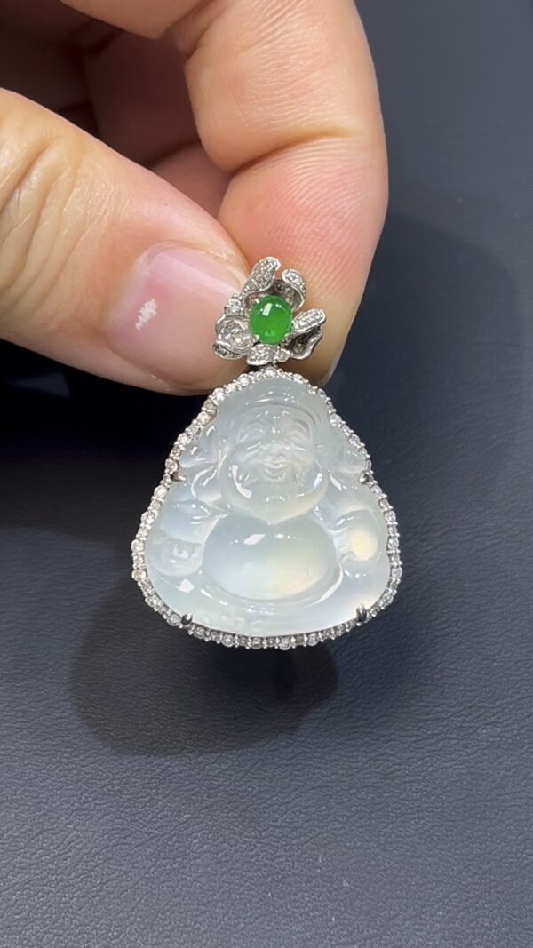 翡翠Q版財神吊墜｜笑呵呵招財進寶 × 18K白金鑽石包圍｜編號 #604 - Image 4