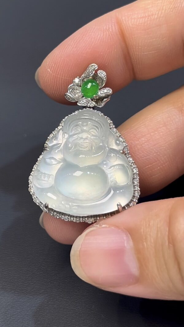 翡翠Q版財神吊墜｜笑呵呵招財進寶 × 18K白金鑽石包圍｜編號 #604 - Image 9