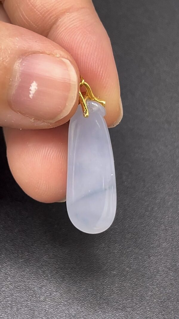 紫羅蘭翡翠福豆吊墜｜18K黃金藤蔓扣 × 福氣延綿 × 自然靈性｜編號 #608 - Image 4
