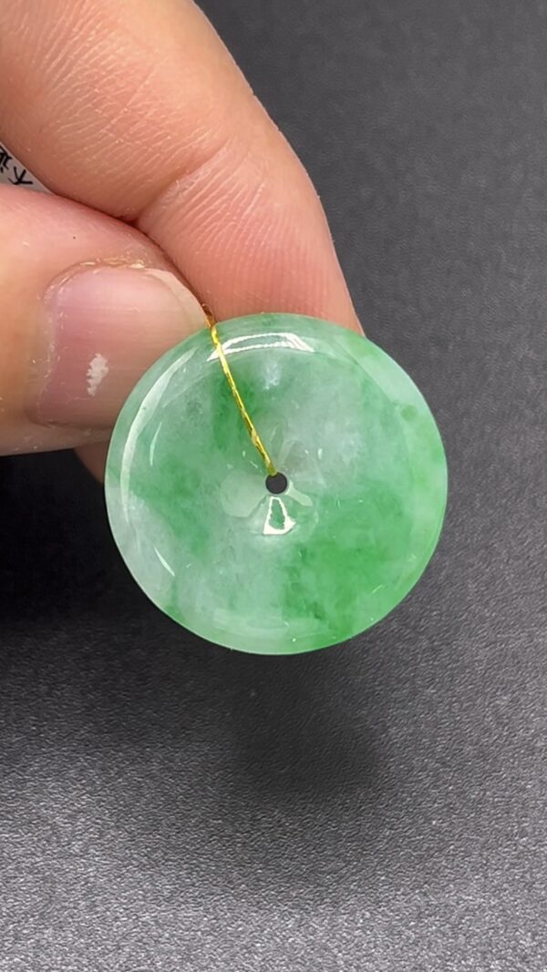 綠色翡翠平安扣 圓滿造型 象徵福氣與平安｜編號 #611 - Image 3