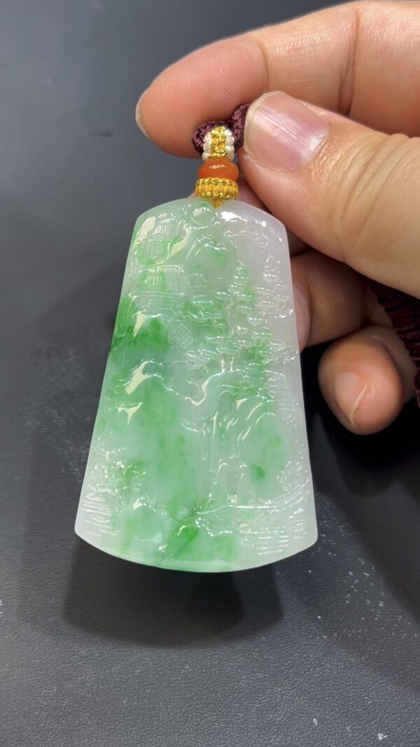 白底青翡翠山水牌吊墜 天然A貨玉雕 質地細膩 雕工精緻 山水意境 高級翡翠收藏推薦  編號638 - Image 3
