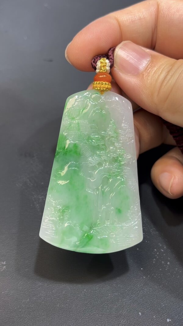 白底青翡翠山水牌吊墜 天然A貨玉雕 質地細膩 雕工精緻 山水意境 高級翡翠收藏推薦  編號638 - Image 4