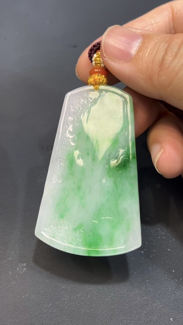 白底青翡翠山水牌吊墜 天然A貨玉雕 質地細膩 雕工精緻 山水意境 高級翡翠收藏推薦  編號638 - Image 5