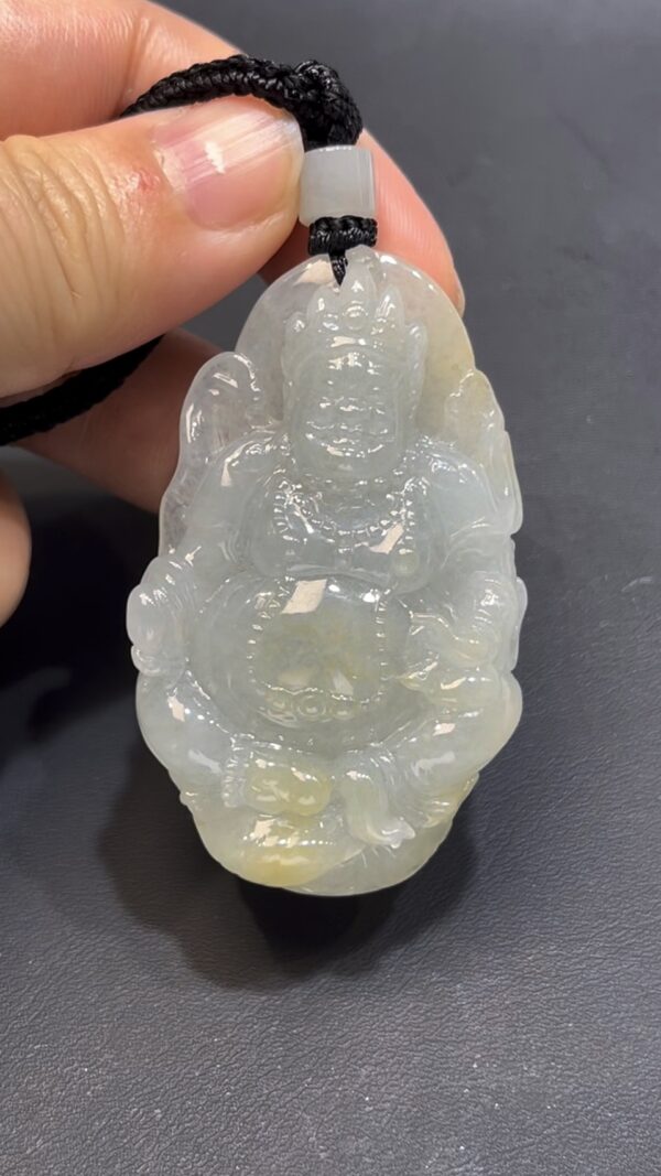 編號#653 翡翠黃財神吊墜｜細膩玉料｜元寶法器設計｜限量雕刻藝術品 - Image 5