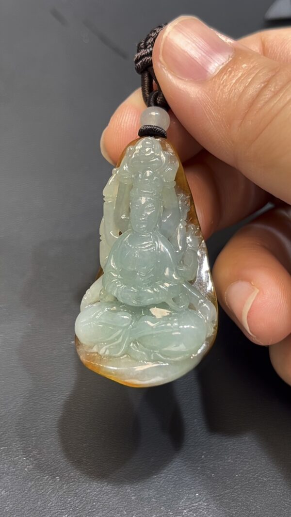 翡翠千手觀音吊墜 編號#655｜立體雕刻造型｜天然黃皮特色｜慈悲守護 收藏首選 - Image 2