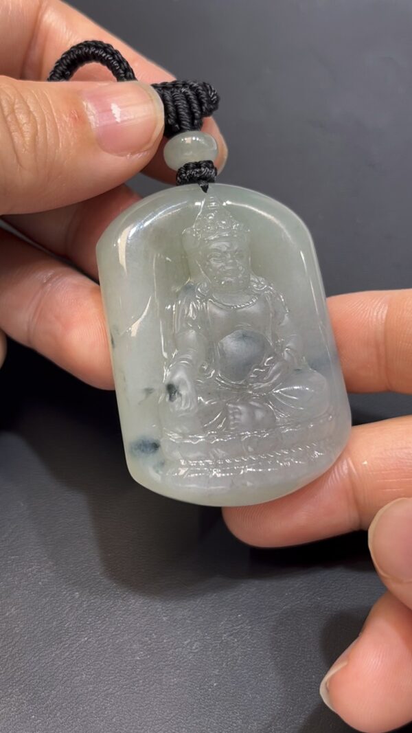 翡翠黃財神吊墜 編號#662 厚裝雕刻 正裝神態 招財守護 收藏首選 - Image 2