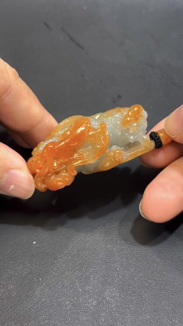 翡翠子母貔貅吊墜 編號#663｜紅翡皮殼特色｜厚裝雕刻 招財守護 收藏首選 - Image 3