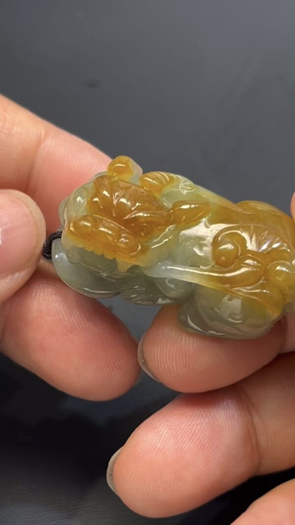 翡翠貔貅吊墜 編號#670｜天然黃皮殼 招財首選｜厚裝雕刻 收藏推薦 - Image 2