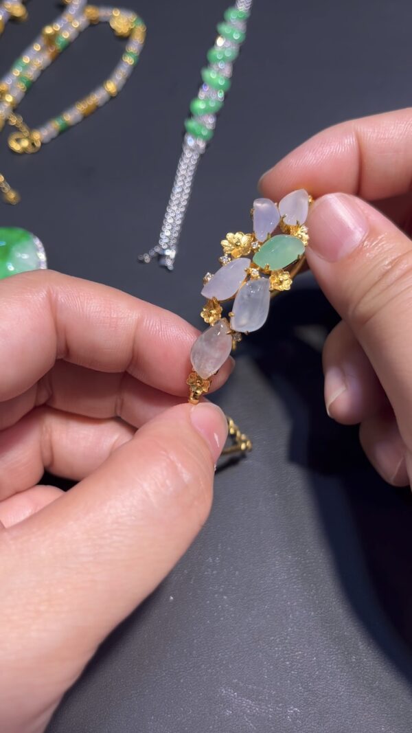 翡翠隨形花形手鏈 編號#696｜冰透種水 × 18K黃金鑲嵌｜仙氣設計 限量精品推薦 - Image 6