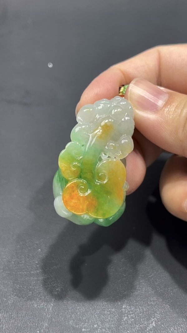 翡翠貔貅｜黃加綠對比色 × 飽滿厚實造型｜招財辟邪翡翠吊墜推薦 #708 - Image 3