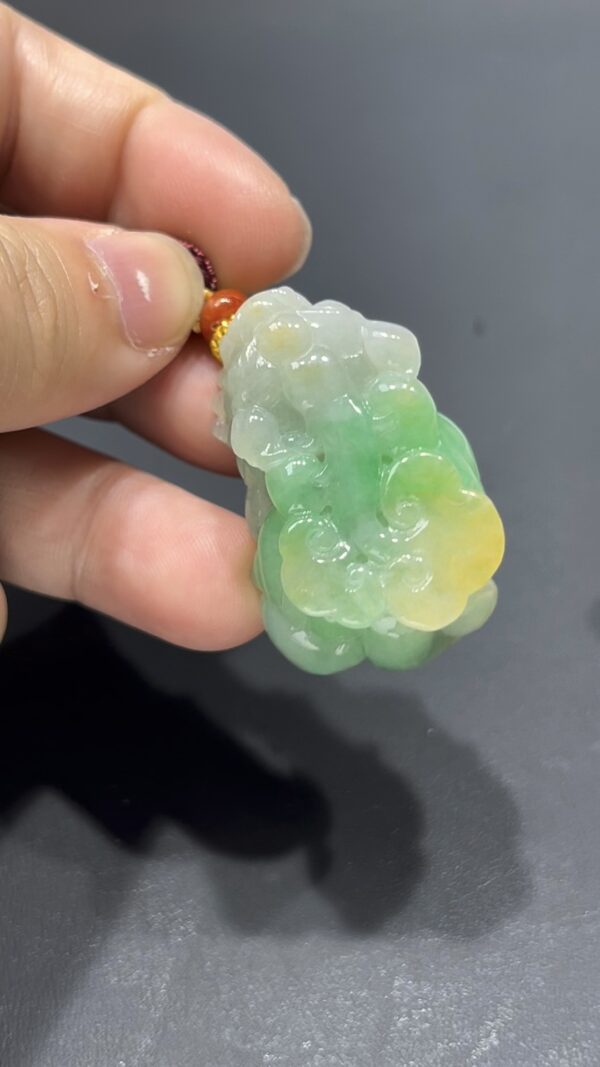 翡翠貔貅｜淺黃淺綠對比色 × 飽滿厚實造型｜天然招財翡翠吊墜推薦 #709 - Image 3
