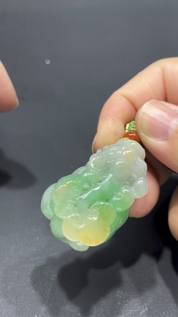 翡翠貔貅｜淺黃淺綠對比色 × 飽滿厚實造型｜天然招財翡翠吊墜推薦 #709 - Image 5