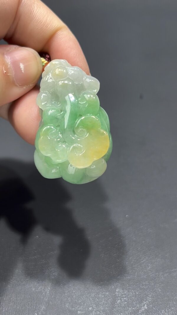 翡翠貔貅｜淺黃淺綠對比色 × 飽滿厚實造型｜天然招財翡翠吊墜推薦 #709 - Image 6
