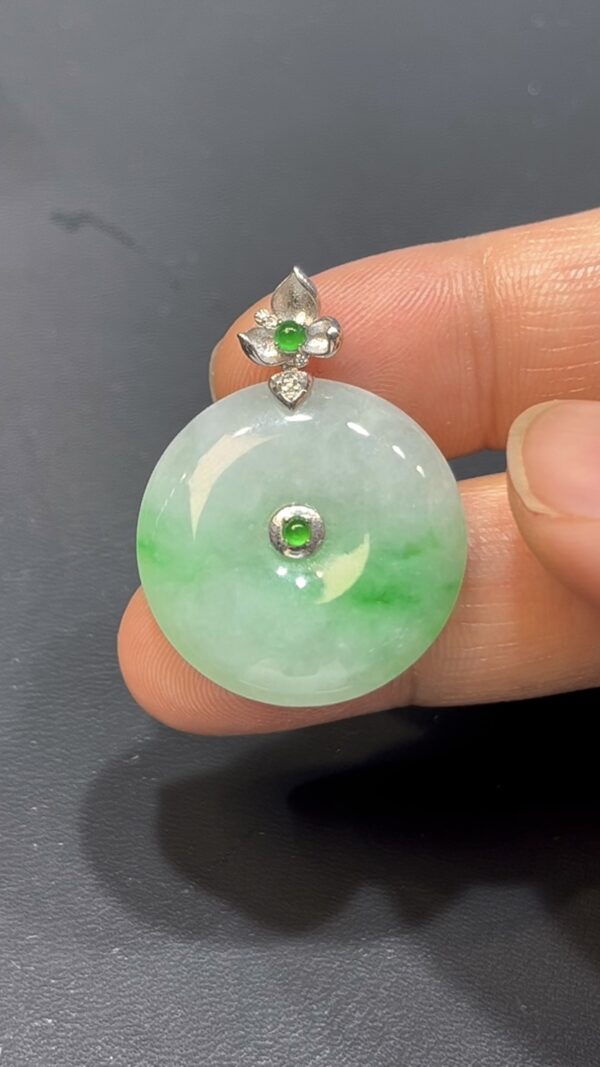 翡翠平安扣吊墜｜白底青玉料 × 18K金花扣 × 女士小巧精品 × 性價比之選｜典雅翡翠推薦 #739
