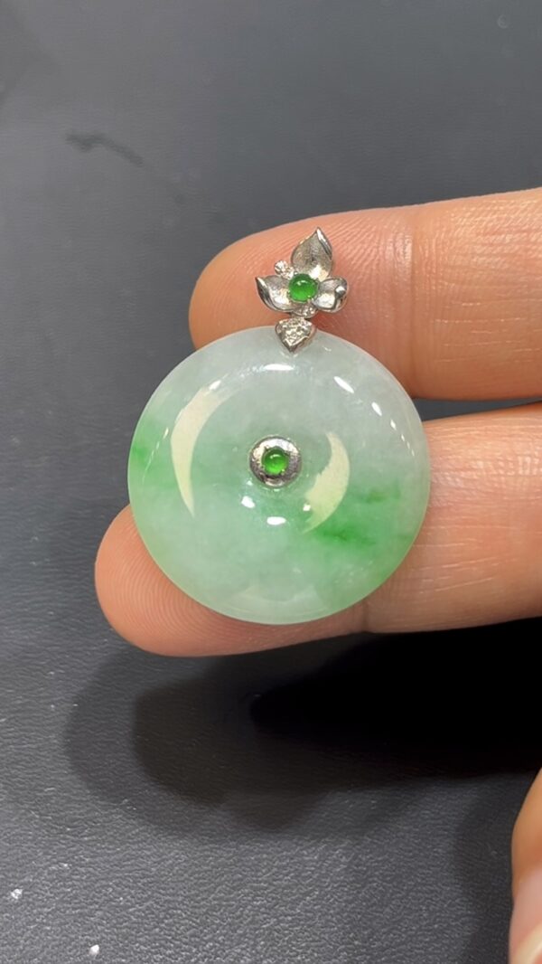翡翠平安扣吊墜｜白底青玉料 × 18K金花扣 × 女士小巧精品 × 性價比之選｜典雅翡翠推薦 #739 - Image 3