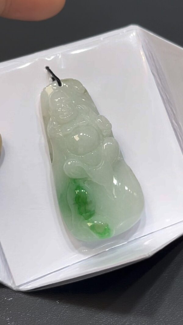 翡翠布袋佛吊墜｜白底青玉料 × 鮮綠點綴 × 福氣滿滿 × 性價比之選｜吉祥翡翠推薦 #730 - Image 3