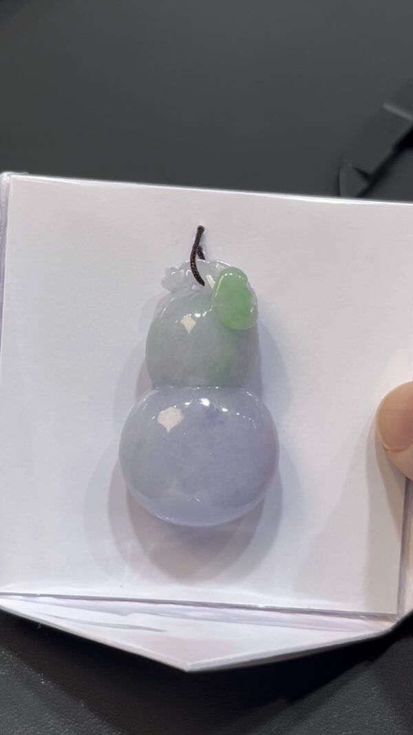 翡翠葫蘆吊墜｜紫中帶綠春彩色 × 立體厚雕 × 福氣寓意 × 性價比之選｜吉祥翡翠推薦 #733 - Image 3