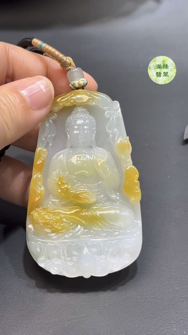 黃皮翡翠佛祖吊墜 編號#769｜溫潤金黃 × 慈悲法相｜靈性守護 限量推薦