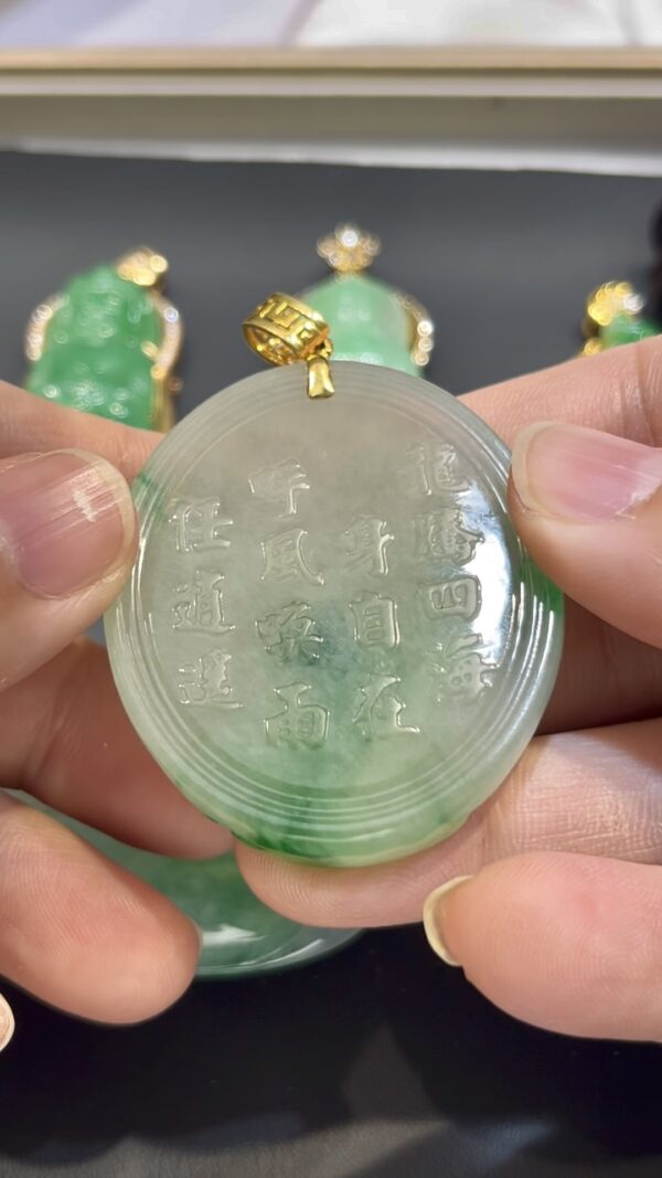翡翠龍牌吊墜｜ 龍吐珠造型 × 陽綠點綴 × 18K黃金鑲嵌 × 詩韻典藏｜翡翠推薦 #776 - Image 5