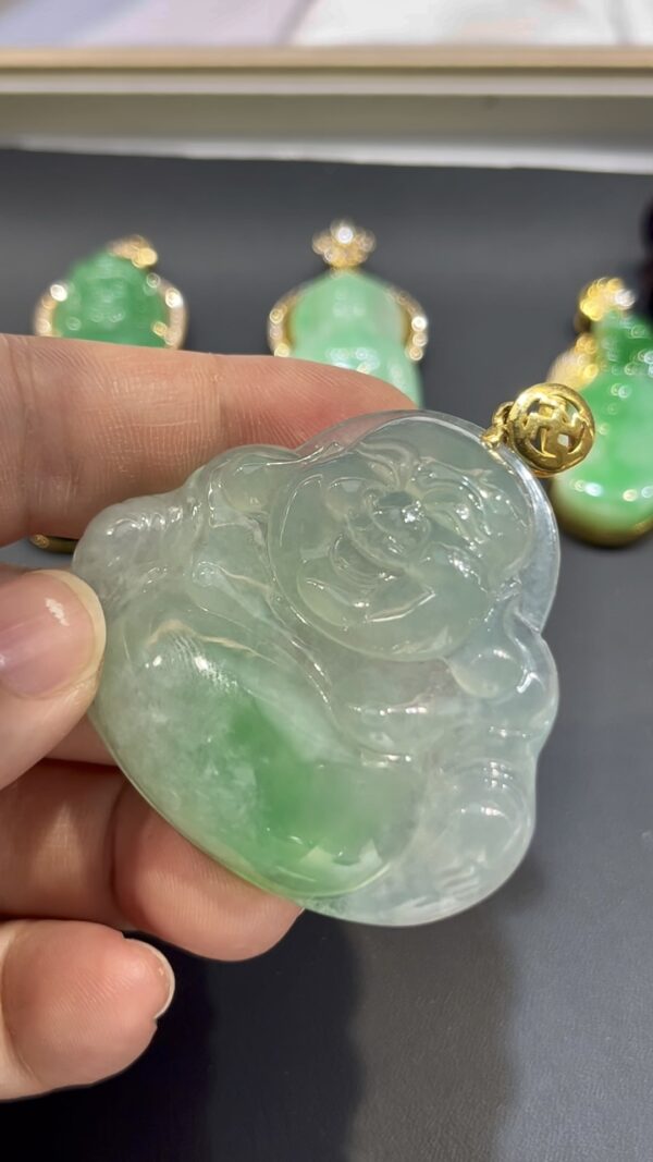 翡翠佛公吊墜｜一抹翠綠 × 大器佛像 × 18K黃金扣鑲嵌 × 守護典藏精品｜翡翠推薦 #777 - Image 5