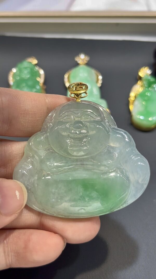 翡翠佛公吊墜｜一抹翠綠 × 大器佛像 × 18K黃金扣鑲嵌 × 守護典藏精品｜翡翠推薦 #777 - Image 2