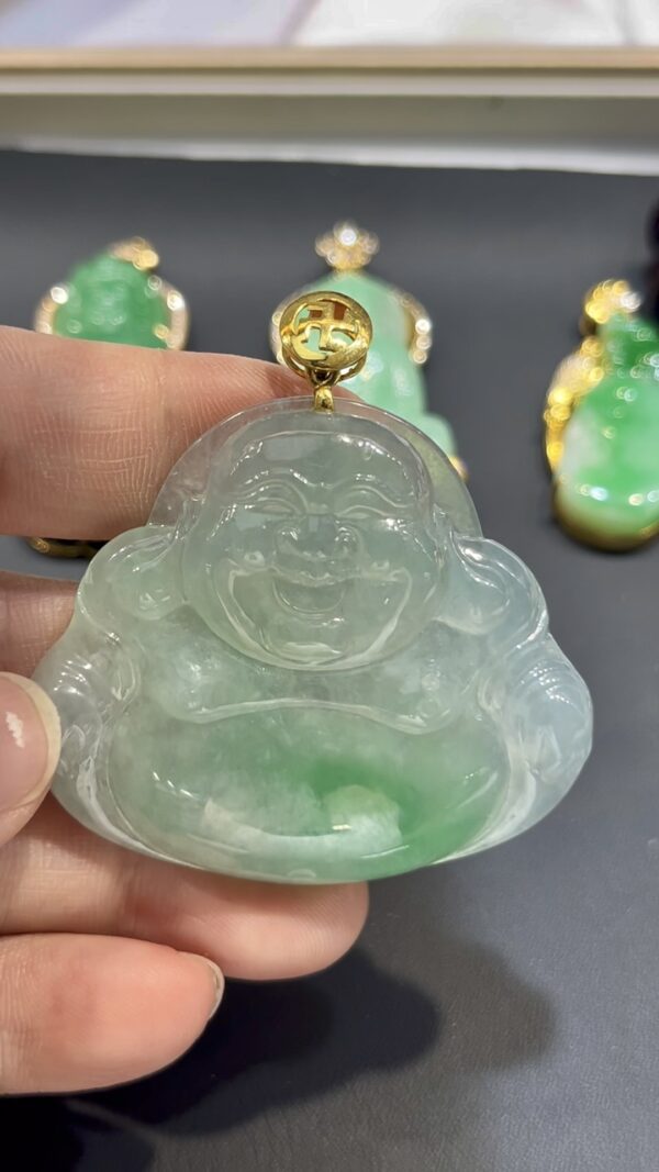 翡翠佛公吊墜｜一抹翠綠 × 大器佛像 × 18K黃金扣鑲嵌 × 守護典藏精品｜翡翠推薦 #777