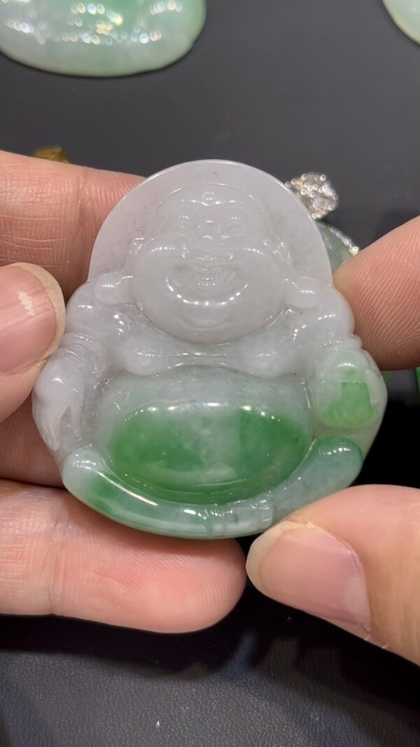翡翠佛公吊墜｜ 一抹翠綠 × 盤腿持珠造型 × 大器守護精品｜翡翠推薦 #778