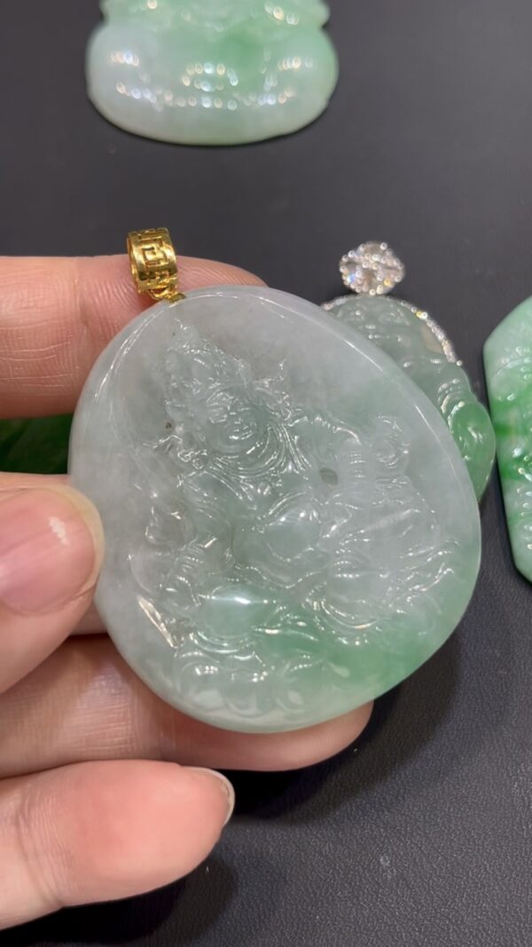 翡翠黃財神吊墜｜招財進寶 × 18K黃金扣鑲嵌 × 守護財運 × 吉祥精品推薦｜翡翠推薦 #780 - Image 4