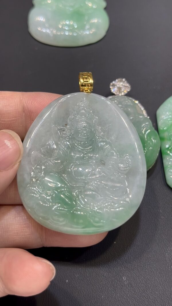 翡翠黃財神吊墜｜招財進寶 × 18K黃金扣鑲嵌 × 守護財運 × 吉祥精品推薦｜翡翠推薦 #780 - Image 2