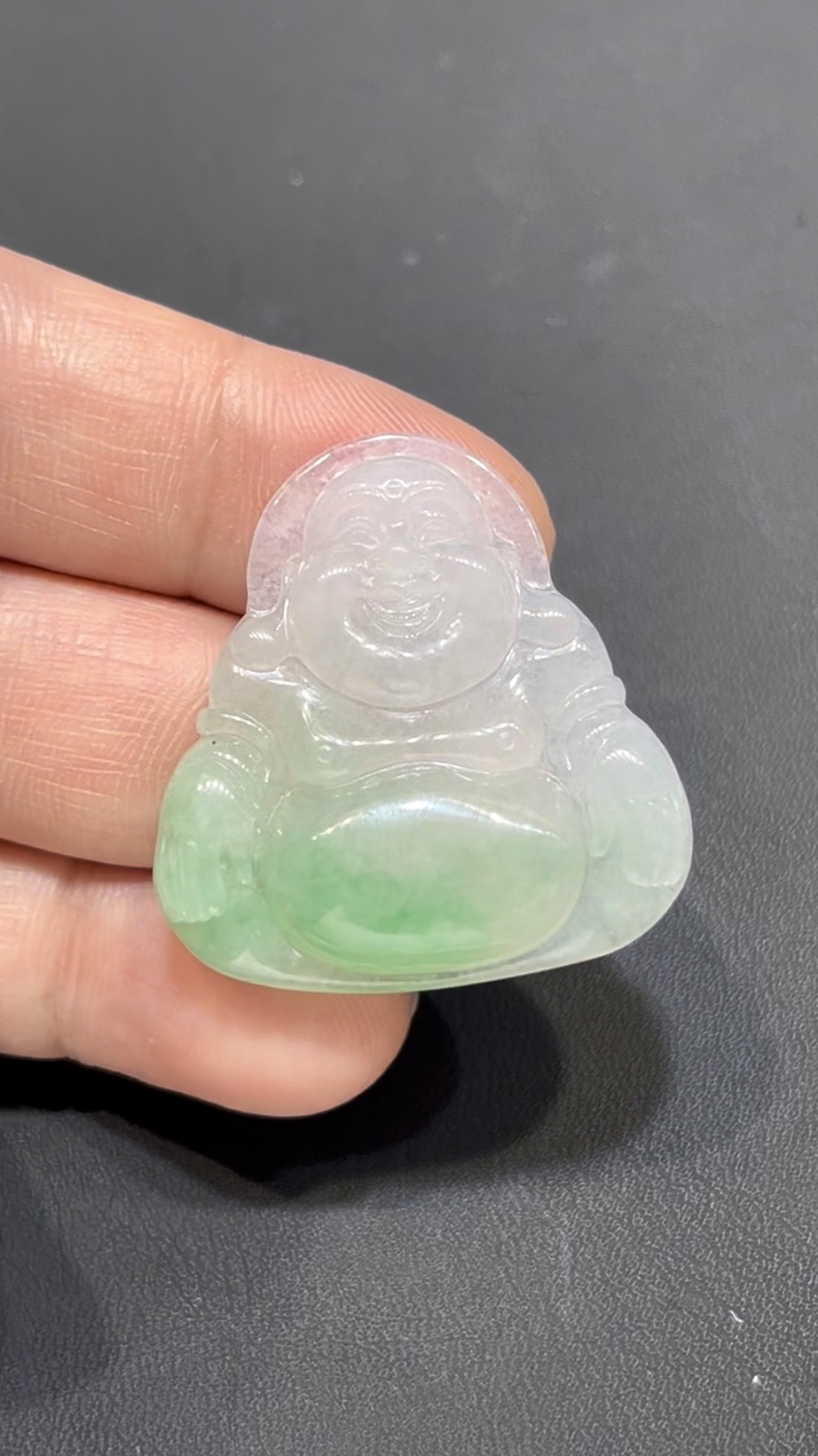 翡翠佛公吊墜|淺綠高種水 × 香港舊工 × 精緻立體雕刻 × 福氣守護推薦 #795 1 翡翠佛公吊墜|淺綠高種水 × 香港舊工 × 精緻立體雕刻 × 福氣守護推薦 #795