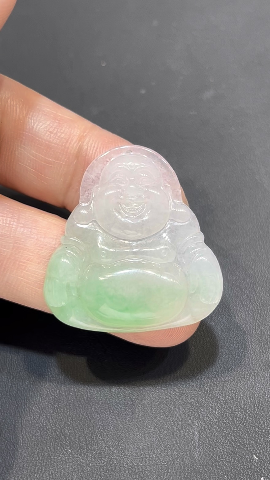 翡翠佛公吊墜|淺綠高種水 × 香港舊工 × 精緻立體雕刻 × 福氣守護推薦 #795 2 翡翠佛公吊墜|淺綠高種水 × 香港舊工 × 精緻立體雕刻 × 福氣守護推薦 #795 - Image 2