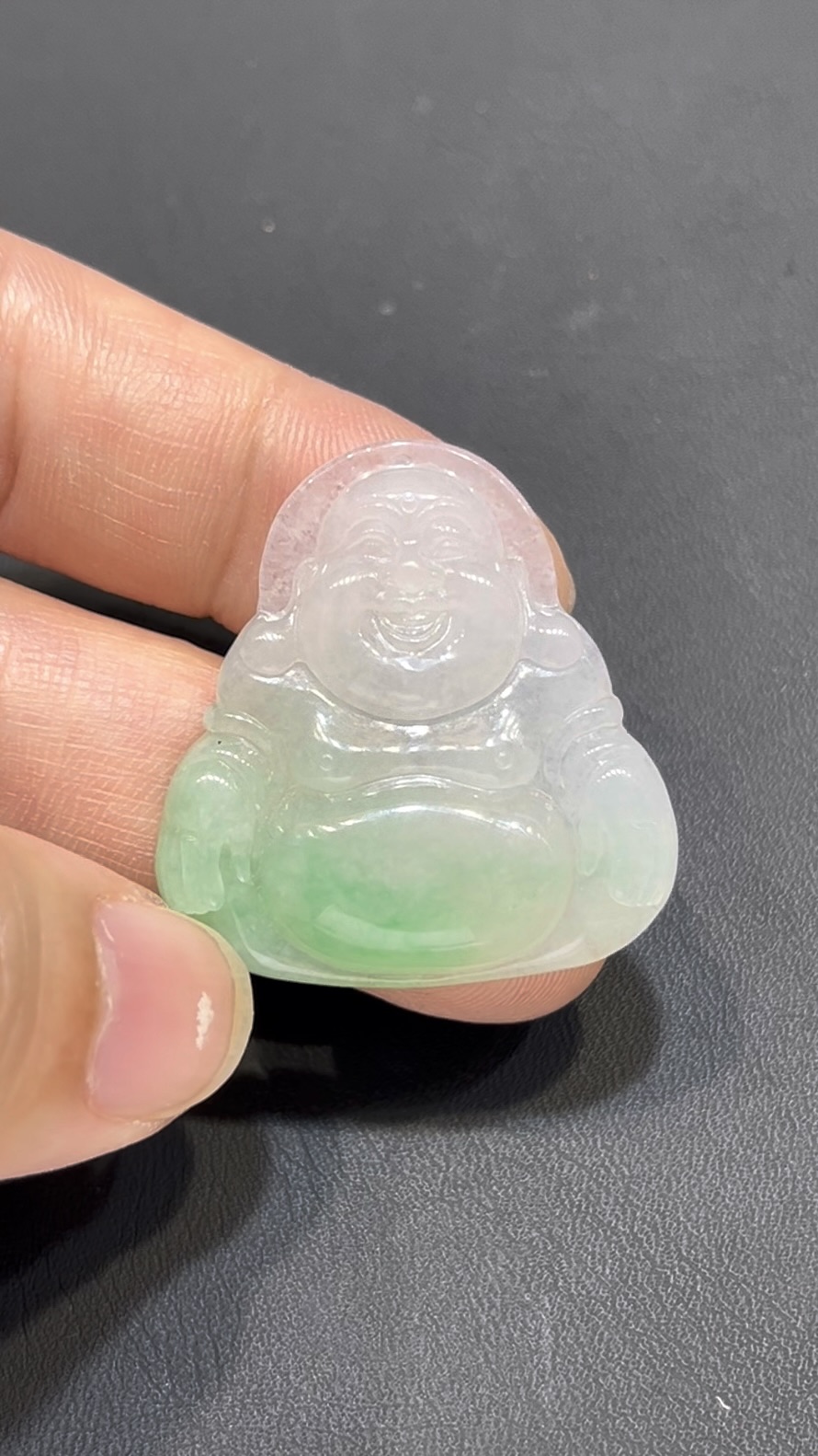 翡翠佛公吊墜|淺綠高種水 × 香港舊工 × 精緻立體雕刻 × 福氣守護推薦 #795 3 翡翠佛公吊墜|淺綠高種水 × 香港舊工 × 精緻立體雕刻 × 福氣守護推薦 #795 - Image 3