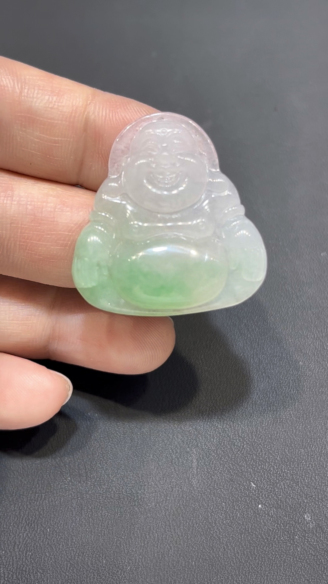 翡翠佛公吊墜|淺綠高種水 × 香港舊工 × 精緻立體雕刻 × 福氣守護推薦 #795 5 翡翠佛公吊墜|淺綠高種水 × 香港舊工 × 精緻立體雕刻 × 福氣守護推薦 #795 - Image 5