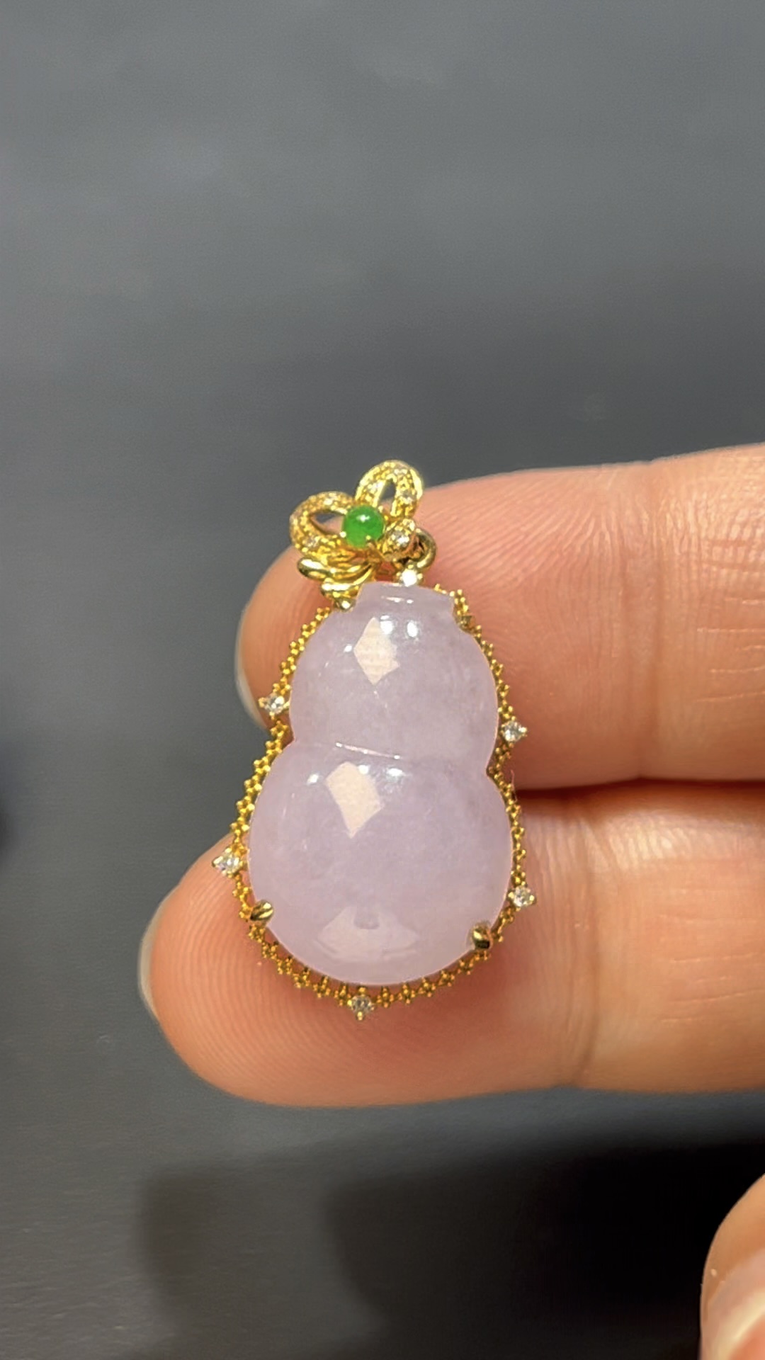 翡翠葫蘆吊墜|淺紫翡翠 × 18K黃金包鑲 × 福祿雙全 × 高雅小精品推薦 #810 2 翡翠葫蘆吊墜|淺紫翡翠 × 18K黃金包鑲 × 福祿雙全 × 高雅小精品推薦 #810 - Image 2