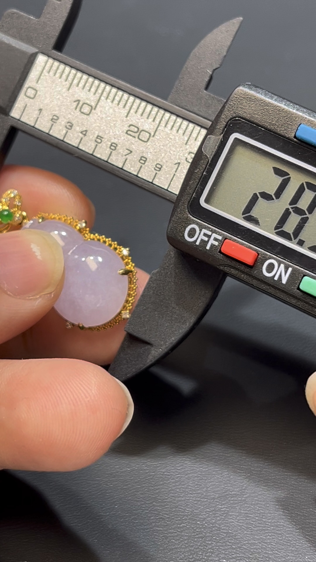 翡翠葫蘆吊墜|淺紫翡翠 × 18K黃金包鑲 × 福祿雙全 × 高雅小精品推薦 #810 7 翡翠葫蘆吊墜|淺紫翡翠 × 18K黃金包鑲 × 福祿雙全 × 高雅小精品推薦 #810 - Image 7