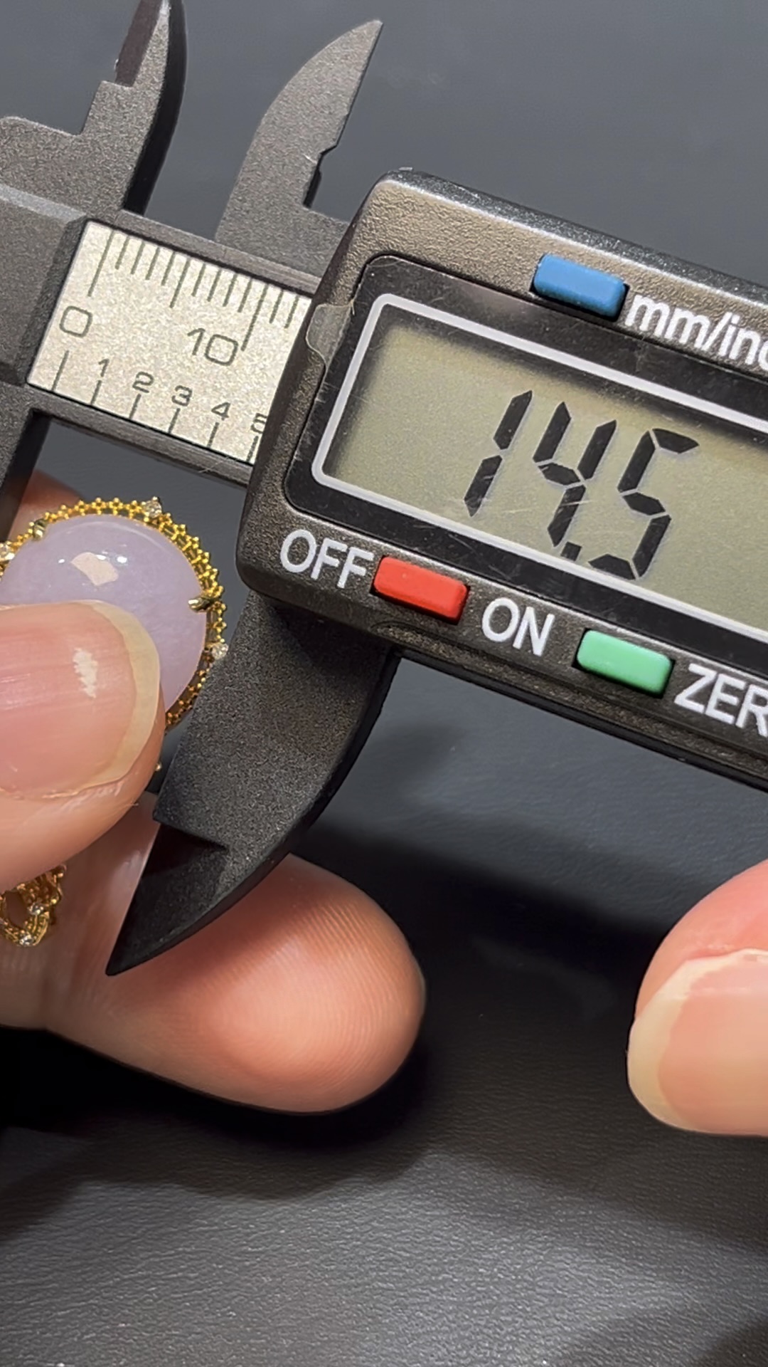 翡翠葫蘆吊墜|淺紫翡翠 × 18K黃金包鑲 × 福祿雙全 × 高雅小精品推薦 #810 8 翡翠葫蘆吊墜|淺紫翡翠 × 18K黃金包鑲 × 福祿雙全 × 高雅小精品推薦 #810 - Image 8