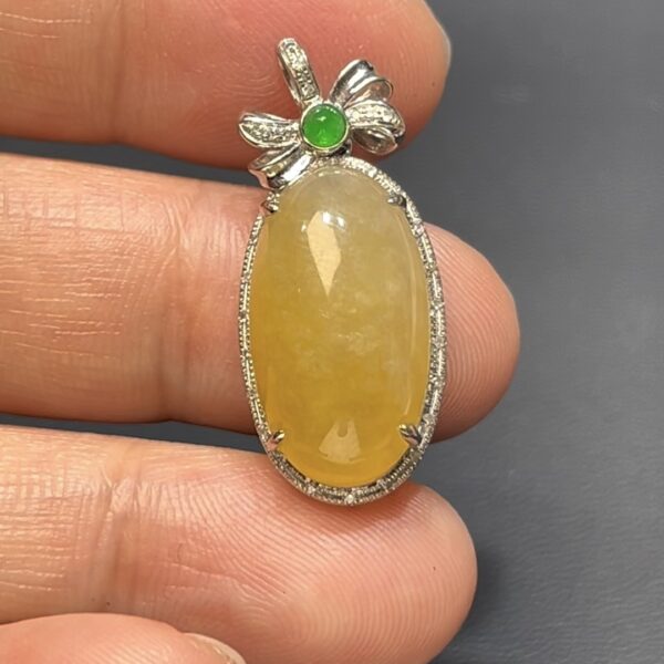 翡翠蛋面吊墜｜黃色翡翠 × 18K白金鑲嵌 × 蝴蝶結扣頭 × 高雅甜美小精品推薦 #815